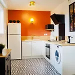 Apartmán Charming - Private Parking, Balcony