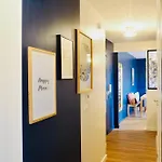 Charming - Private Parking, Balcony Apartmán