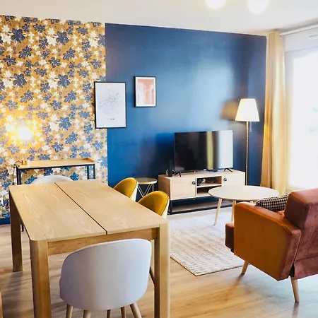 Charming - Private Parking, Balcony Apartmán