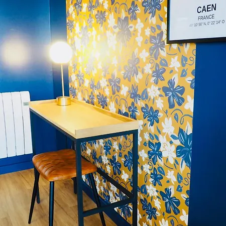 Charming - Private Parking, Balcony Apartment *