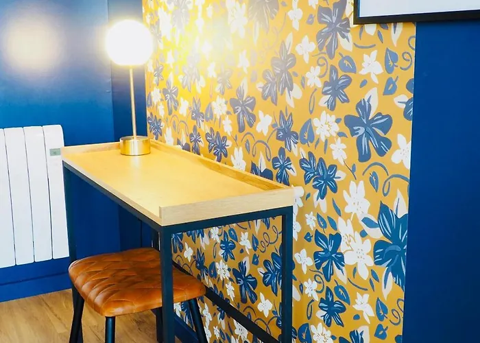 Charming - Private Parking, Balcony アパート *