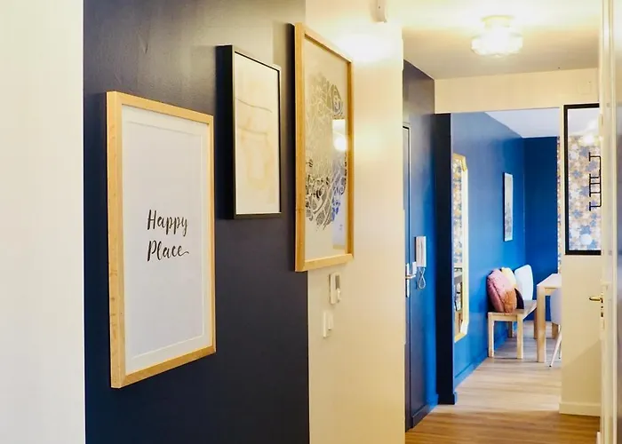 Charming - Private Parking, Balcony アパート